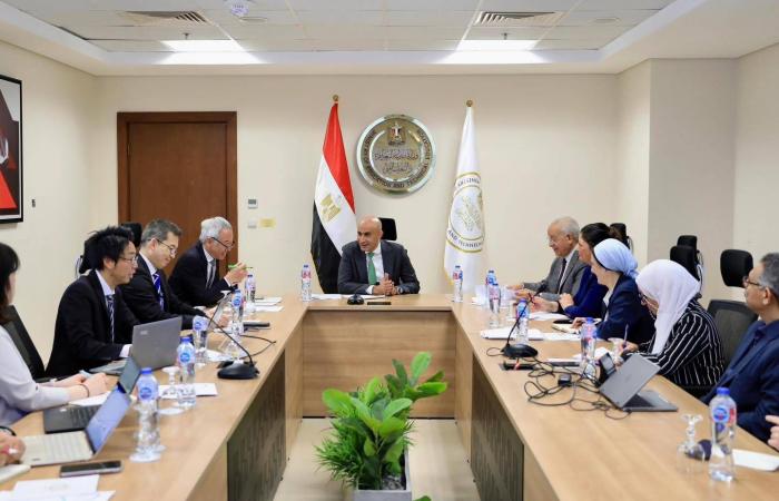 مصر
      تراهن
      على
      النموذج
      الياباني
      في
      تحديث
      التعليم...
      والآراء
      متباينة