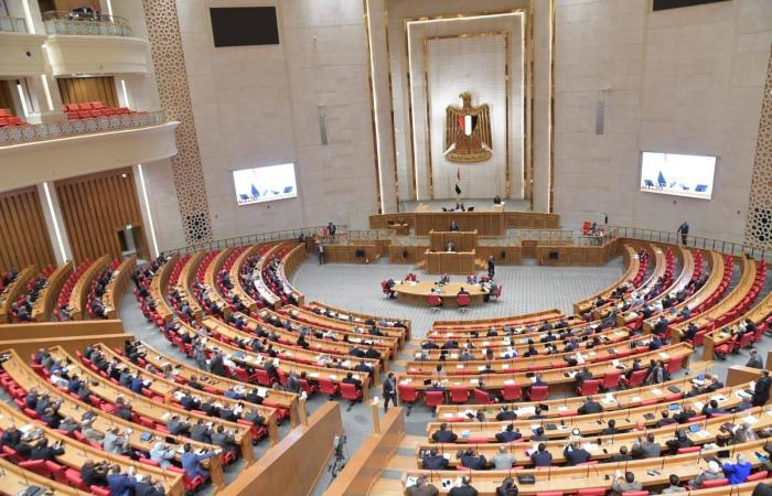 ليبيا..
      محتجون
      يضرمون
      النار
      في
      جزء
      من
      مبنى
      رئاسة
      الوزراء
      بطرابلس