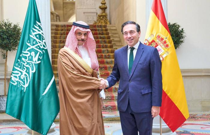«التحالف»:
      اتفاق
      لإطلاق
      سراح
      1750
      أسيراً
      من
      جميع
      الأطراف
      اليمنية 