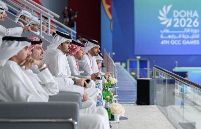 دورة الألعاب الخليجية الدوحة 2026 .. رئيس اللجنة الأولمبية القطرية يتوج الفائزين في منافسات السباحة
