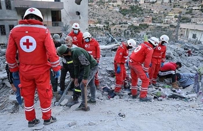 6 قتلى و22 جريحا بغارة إسرائيلية على مركز الدفاع المدني بجنوب لبنان