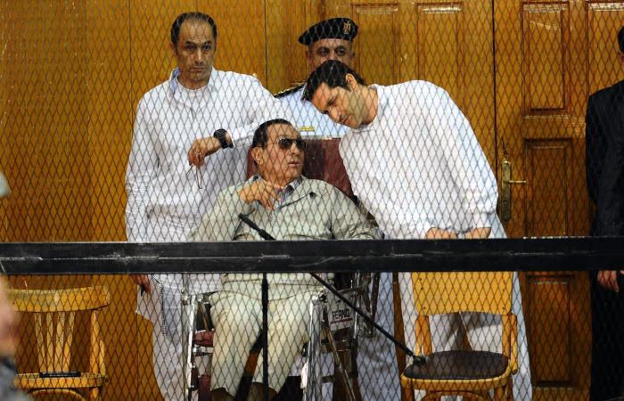 "بلادي وإن جارت عليَّ عزيزة"..علاء مبارك يعلق على فيديو لوزيرة سابقة عن والده ومعاملته بطريقة "غير لائقة"