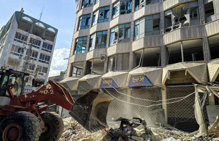 غارات
      إسرائيلية
      على
      جنوب
      لبنان
      وشرقه
      رغم
      تمديد
      وقف
      النار