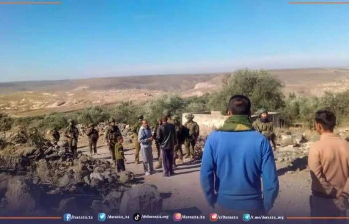 مستوطنون
      يربطون
      أنفسهم
      بالسياج
      الحدودي
      مع
      سوريا
      ويطالبون
      بتشكيل
      مستوطنة
