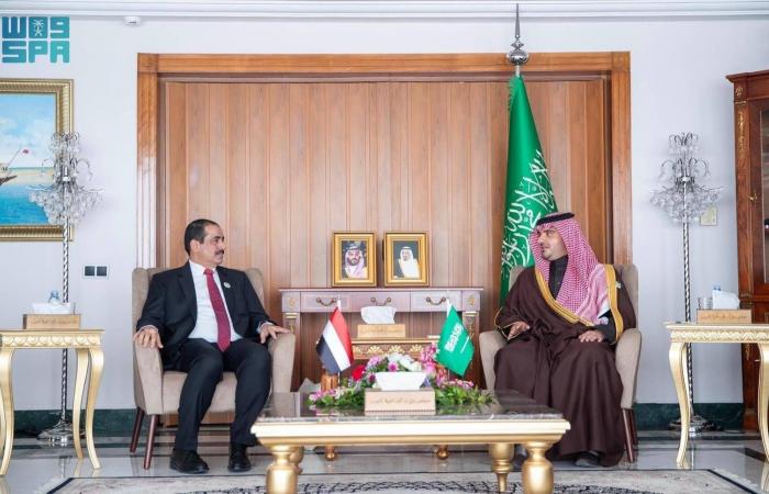 المكلّا
      تجمع
      مثقفي
      اليمن
      في
      قمة
      نوعية