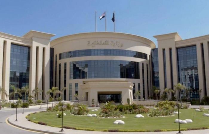 «جامعة
      الرياض
      للفنون»:
      مقرراتنا
      تُقدم
      حسب
      طبيعة
      البرنامج
      الأكاديمي