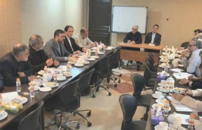 ترمب
      يُمهل
      إيران
      يومين
      لتفادي
      الضربة