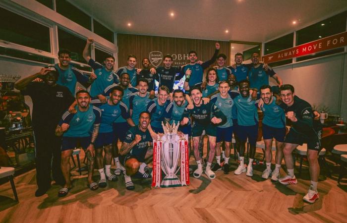  الأرسنال يتوج بلقب الدوري الإنجليزي لكرة القدم