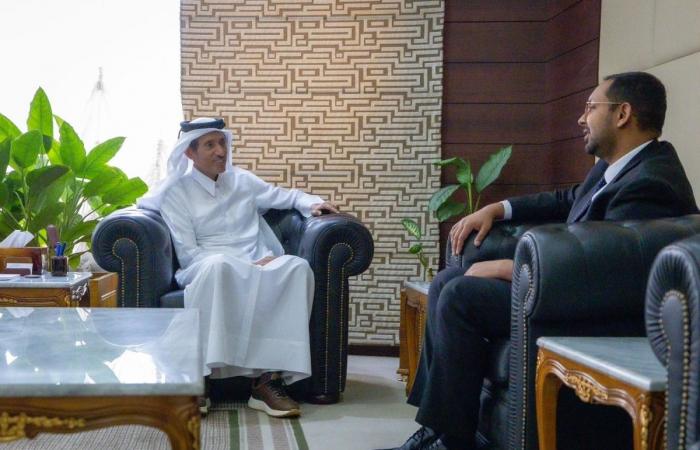 رئيس المؤسسة القطرية للإعلام يجتمع مع سفير المملكة المتحدة