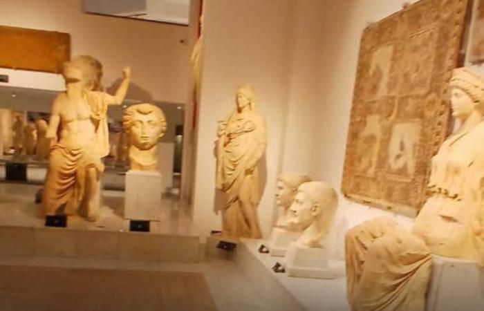 البرهان
      يمنح
      السفير
      السعودي
      وسام
      النيلين
      من
      الطبقة
      الأولى