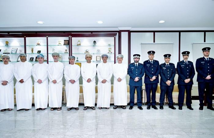 وفد من الداخلية العمانية يزور المؤسسات العقابية