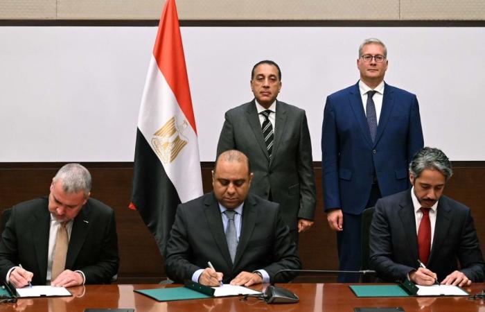 قطر للطاقة توقع مذكرة تفاهم للتعاون مع مصر في مجال الغاز 