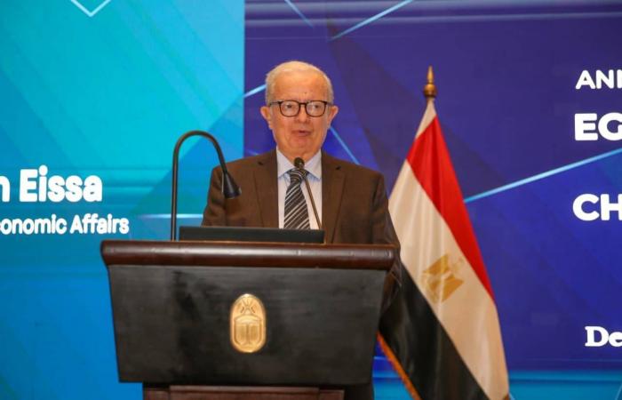 المغرب:
      الحكم
      على
      وزير
      سابق
      بالسجن
      13
      عاماً
      بتهم
      فساد