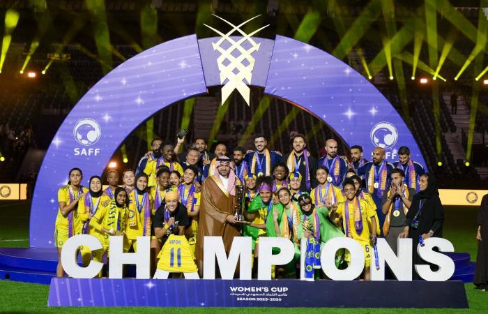 بدر
      وأضواء
      يتوجان
      النصر
      بـ«كأس
      الاتحاد
      السعودي
      للسيدات»
