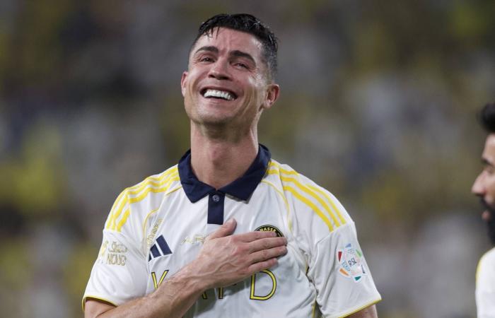 رونالدو
      والدوري
      السعودي:
      مسيرة
      خالدة
      وتتويج
      أسطوري
