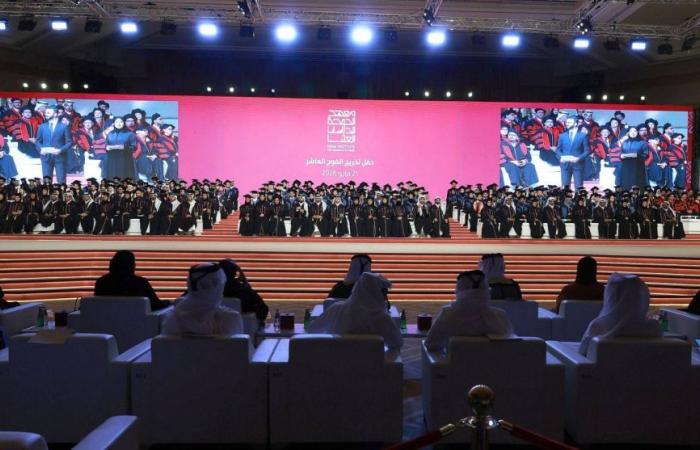 رئيس الوزراء يشهد تخريج طلبة معهد الدوحة للدراسات العليا
