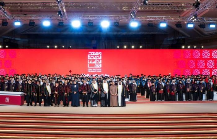 رئيس الوزراء يشهد حفل تخريج الفوج العاشر لطلبة معهد الدوحة للدراسات العليا