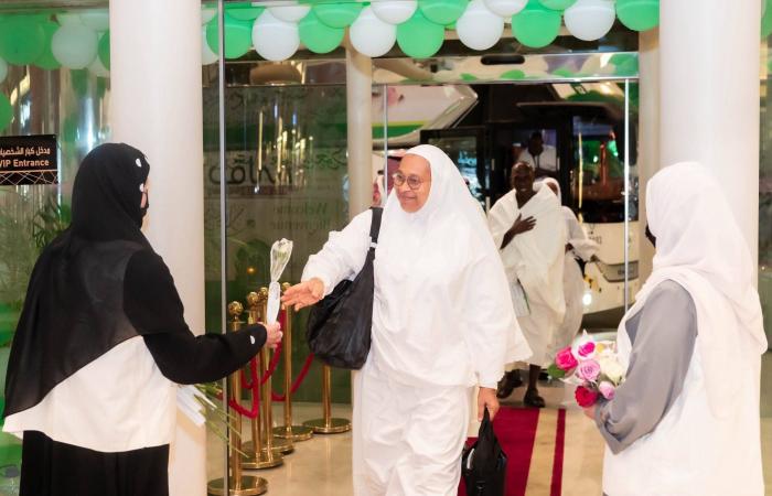 حجاج
      سودانيون:
      مشاعر
      الوصول
      طغت
      على
      مشاق
      الرحلة
      والسفر‏