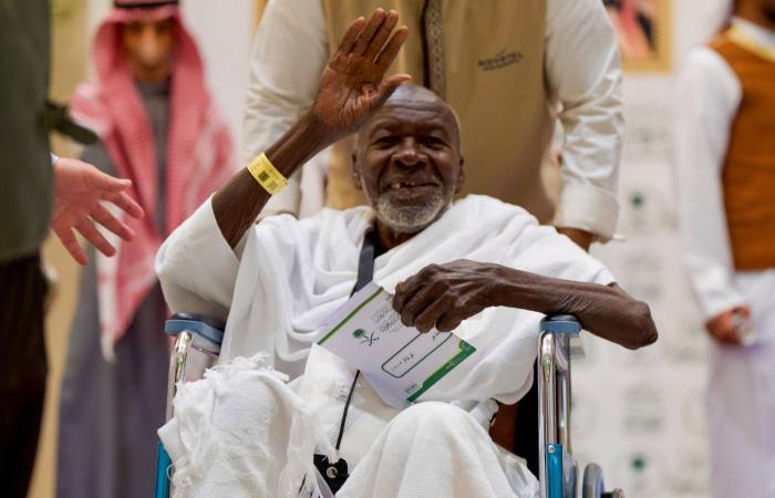 حجاج
      سودانيون:
      مشاعر
      الوصول
      طغت
      على
      مشاق
      الرحلة
      والسفر‏