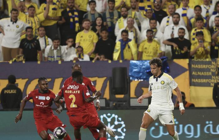 الدوري
      السعودي:
      الذهب
      نصراوي...
      في
      ليلة
      عنوانها
      «دموع
      رونالدو»