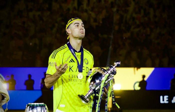 الصحافة
      العالمية
      تواصل
      الاحتفاء
      برونالدو
      بعد
      تتويجه
      التاريخي
      مع
      النصر