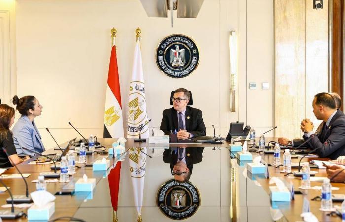 مصر
      تتحوّط
      من
      تقلبات
      الأسواق
      بتنسيق
      دولي
      لتأمين
      إمدادات
      السلع