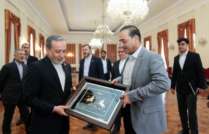 ترمب:
      واشنطن
      وطهران
      «تقتربان
      بشكل
      أكبر
      بكثير»
      من
      التوصل
      إلى
      اتفاق