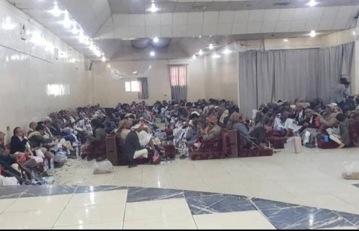 تقارير
      عن
      اقتراب
      قوارب
      صغيرة
      من
      سفن
      بخليج
      عدن