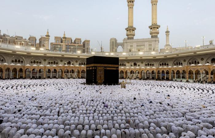 "الرداء والإزار".. هيئة سعودية تكشف تفاصيل عن الاشتراطات الفنية لمنتجات الإحرام