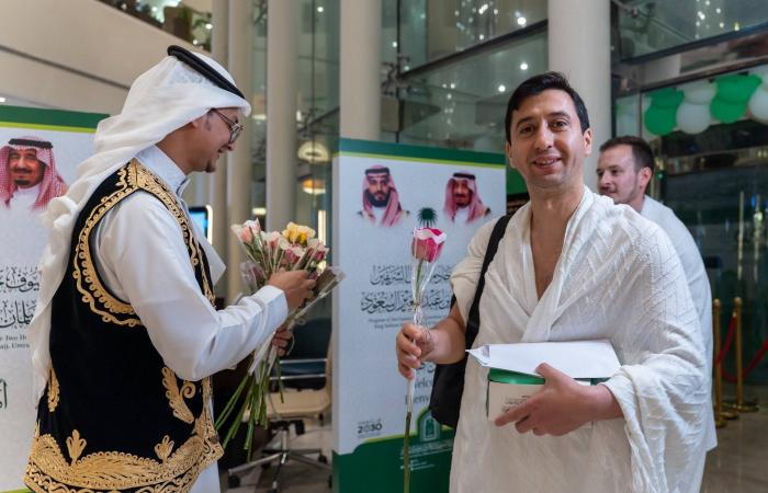 ذوو
      شهداء
      ومصابي
      الجيش
      اليمني
      يصلون
      الوديعة
      لأداء
      الحج