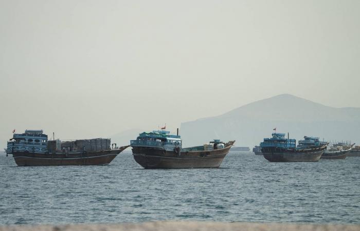 قائد
      الجيش
      الباكستاني
      يجتمع
      مع
      وزير
      خارجية
      إيران
      في
      طهران