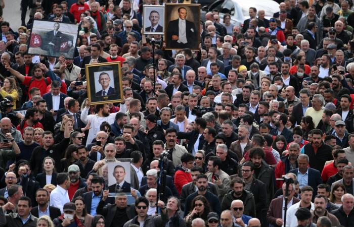 نتنياهو
      يأمر
      بتكثيف
      العمليات
      في
      لبنان
      بهدف
      «سحق
      حزب
      الله»