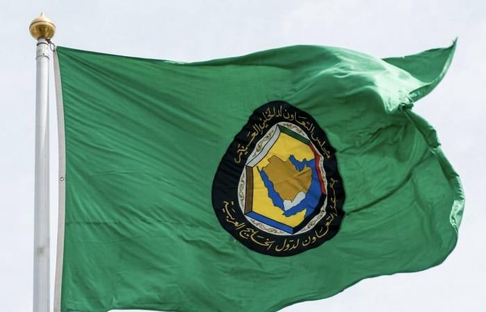 رئيس
      الفريق
      التفاوضي:
      الاتفاقية
      الخليجية
      -
      البريطانية
      خطوة
      استراتيجية
      في
      عالم
      مضطرب