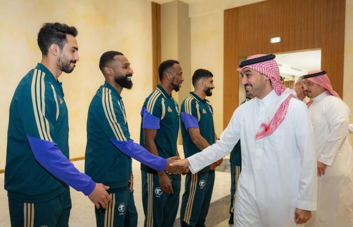 قهوة
      سعودية
      وعود...
      و«تحية
      ولي
      العهد»
      تودّع
      «أخضر
      المونديال»