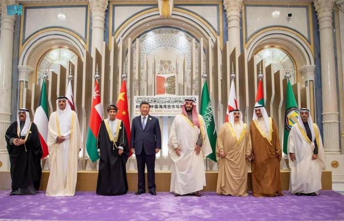 صعيد
      منى...
      يقرّب
      المسافات
      ويحتضن
      الدعوات