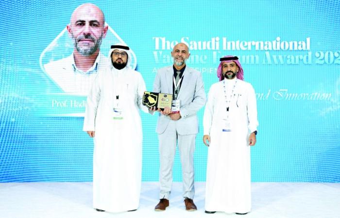 تكريم دولي لباحث من جامعة قطر