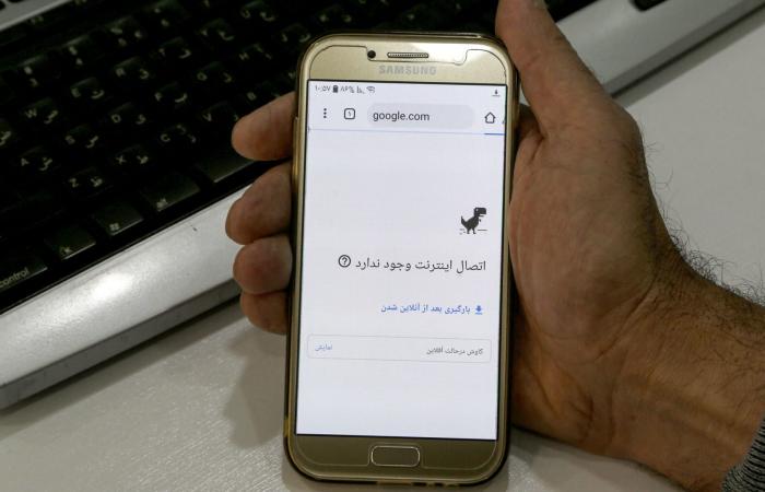 بين رئيس إيران والمرشد.. صراع سلطة يعرقل إنهاء أطول انقطاع للإنترنت في التاريخ