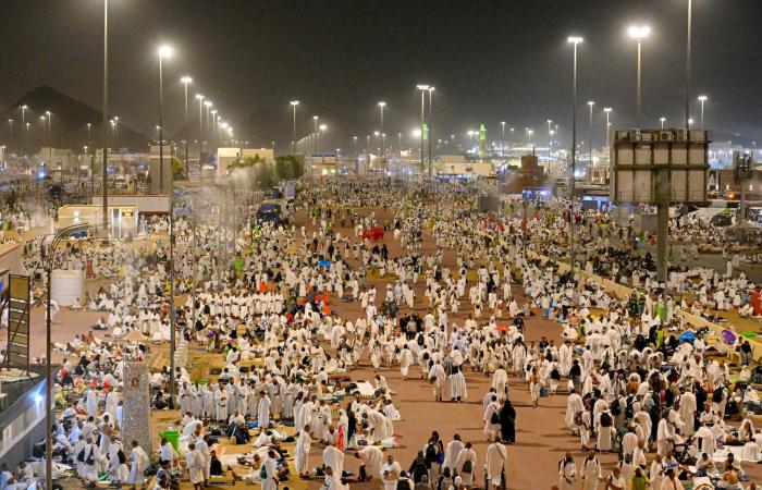 ضيوف
      الرحمن
      ينفرون
      إلى
      مزدلفة
      بسلام