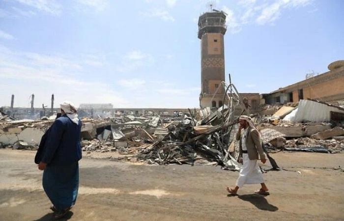 وزير
      النقل
      اليمني
      لـ«الشرق
      الأوسط»:
      نسعى
      لتطوير
      ميناءين
      مطلين
      على
      بحر
      العرب