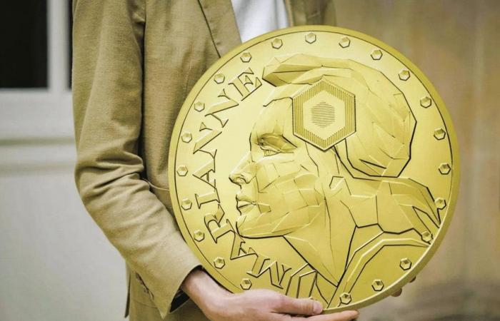 فرنسا تطلق عملة استثمارية من الذهب