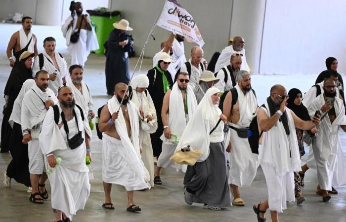 ملامح
      العيد
      في
      منى...
      بهجة
      التمام
      تلتقي
      بروح
      العيد
      في
      صعيد
      واحد