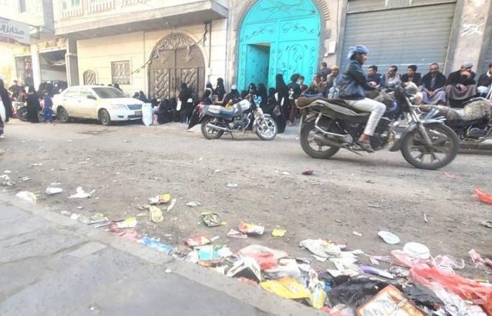 أزمات
      المعيشة
      تسلب
      القرى
      اليمنية
      فرحتها
      بالعيد