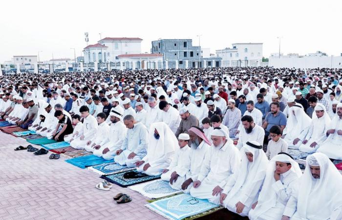 جموع المصلين يؤدون صلاة الأضحى في 733 مسجداً ومصلى