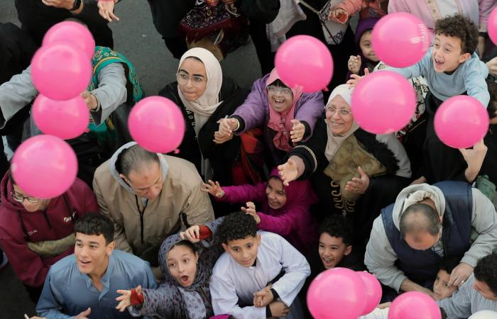 «ضيوف
      مصر»
      يستحضرون
      طقوسهم
      في
      العيد