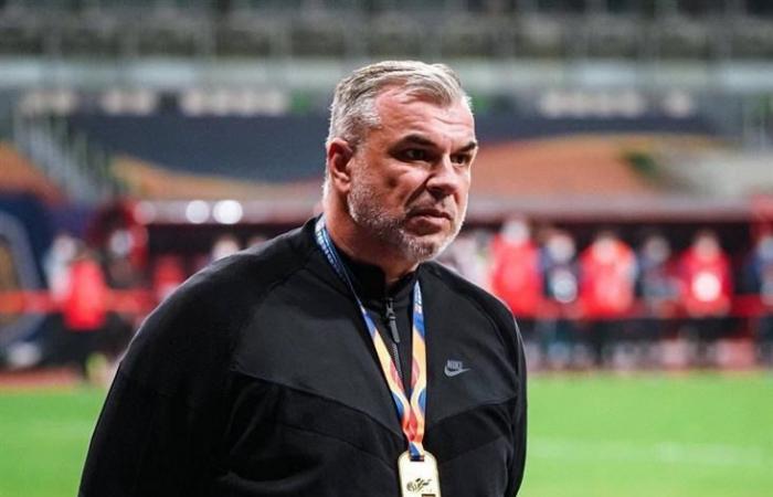 اتحاد الإمارات لكرة القدم ينهي تعاقده مع مدرب المنتخب كوزمين