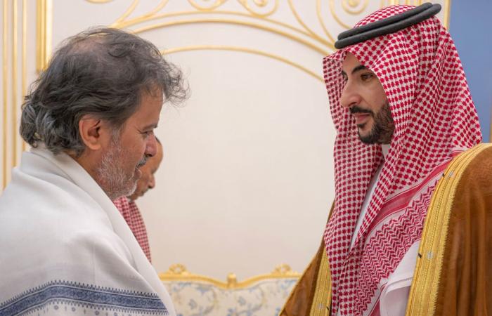 بالأسماء والصور.. مسؤولون سعوديون يعزون ذوي عبدربه منصور هادي يتقدمهم وزير الدفاع خالد بن سلمان