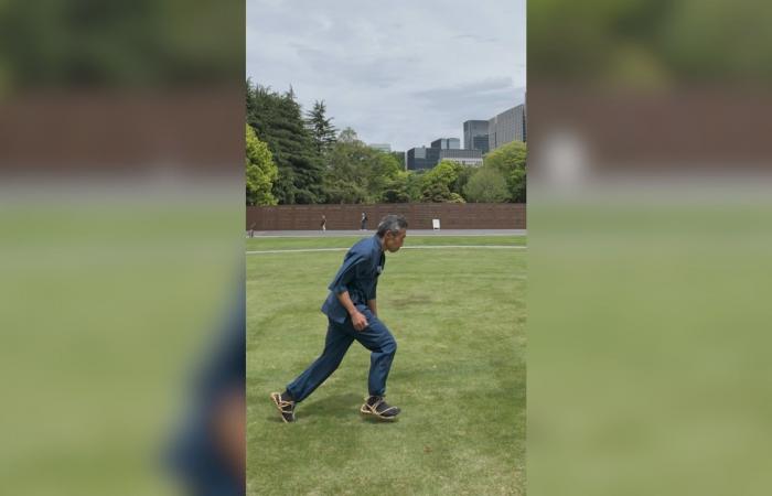 رجل يصبح نجمًا عبر الإنترنت لإحياء طريقة ركض يابانية قديمة عمرها قرون