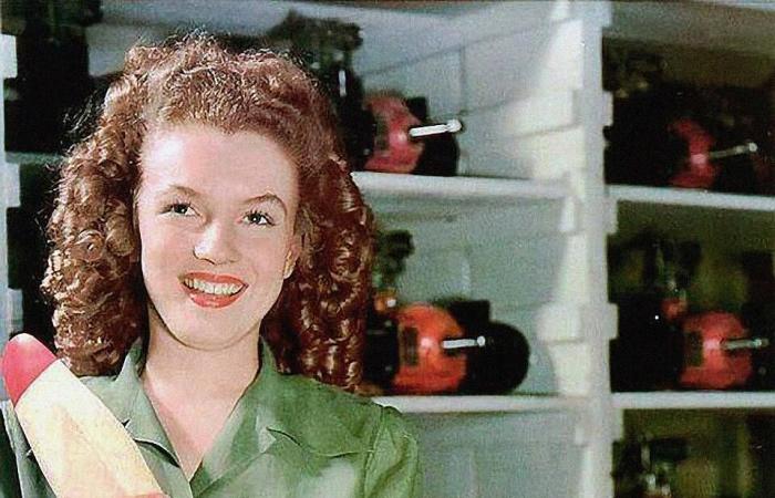 100
      شمعة
      لمارلين
      مونرو...
      «التأتأة»
      وفستان
      كينيدي
      وأسرار
      أخرى
      في
      حياة
      أيقونة
      هوليوود