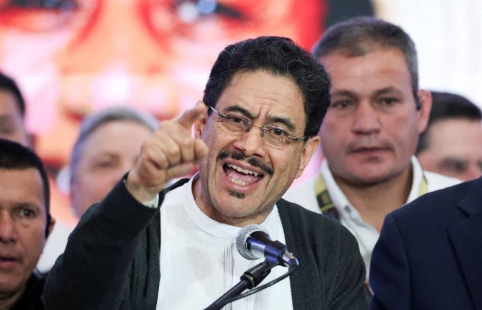 دي
      لا
      إسبرييا
      وسيبيدا
      إلى
      جولة
      الإعادة
      في
      الانتخابات
      الرئاسية
      الكولومبية