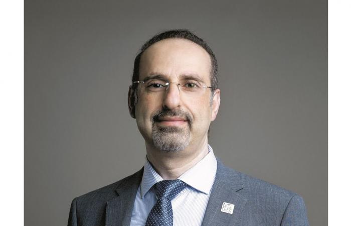 د. ريان علي رئيس كرسي اليونسكو في التقنيات الرقمية بجامعة حمد لـ "الشرق": الذكاء الاصطناعي يفاقم الإدمان الرقمي في أوقات الأزمات